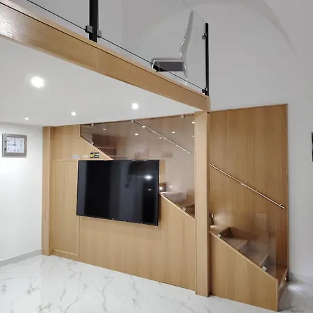 House 80palmi * カターニア