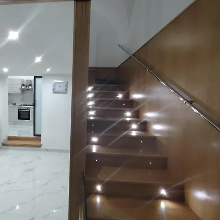 House 80palmi カターニア