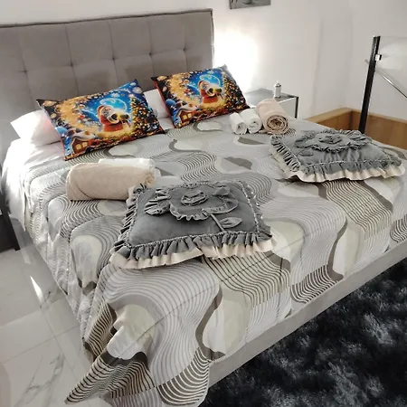 House 80palmi * カターニア