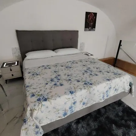 House 80palmi カターニア